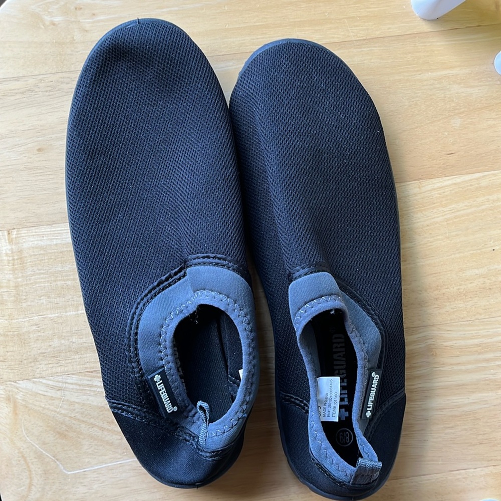 🎉HP🎉 NEW unisex Black Water Shoe by Lifeguard (Men's 8/9, Women's size 10/11)